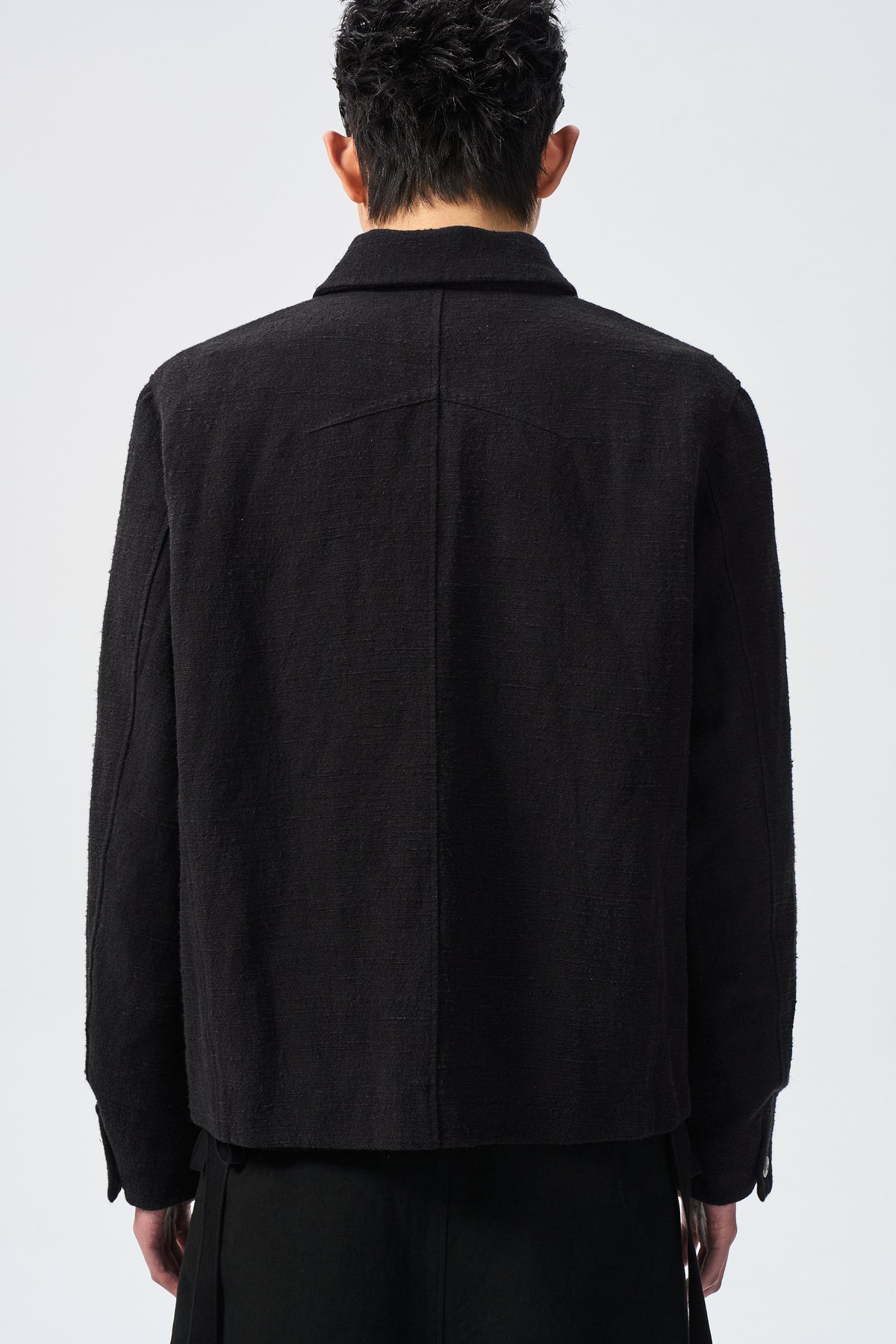 ATTEMPT MAREN ZIP JACKET in black linen-cotton – back close-up showing shoulder seams and hem