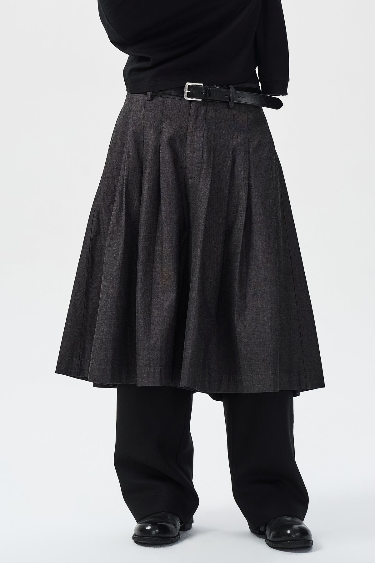 MORA FOLD TROUSERS — front pleat and hem view — ATTEMPT AW26